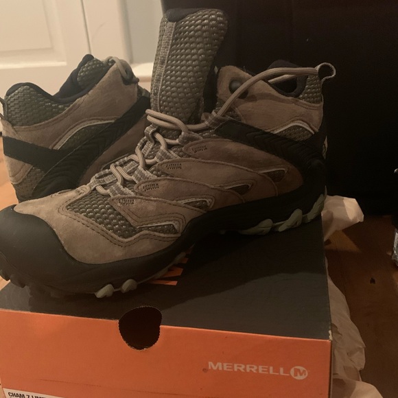 Boots - Picture 4 of 7